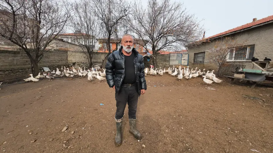 İstanbul'dan memleketine döndü, kendi işini kurdu. Köyünde yetiştiriyor