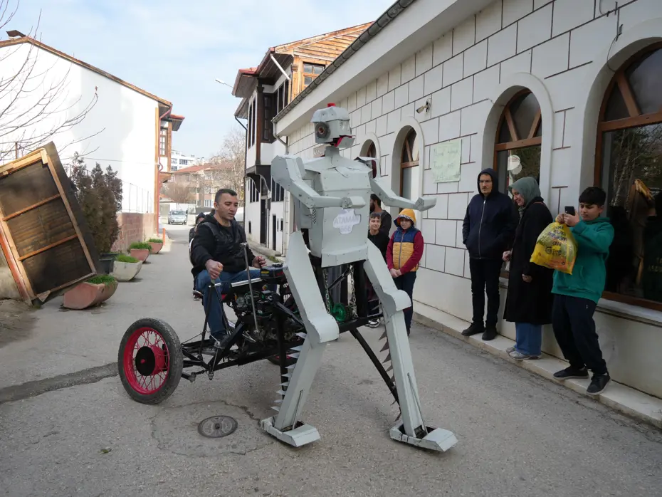 4 yıl uğraştı, insan taşıyan robot yaptı. Kastamonulu Ataman 666