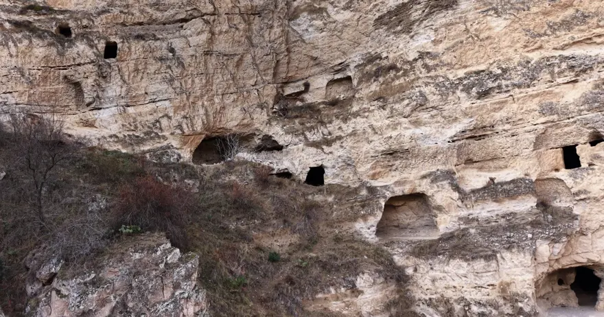 HRİSTİYANLIĞI YAŞAMAK İÇİN MAĞARALAR OLUŞTURULDU 2