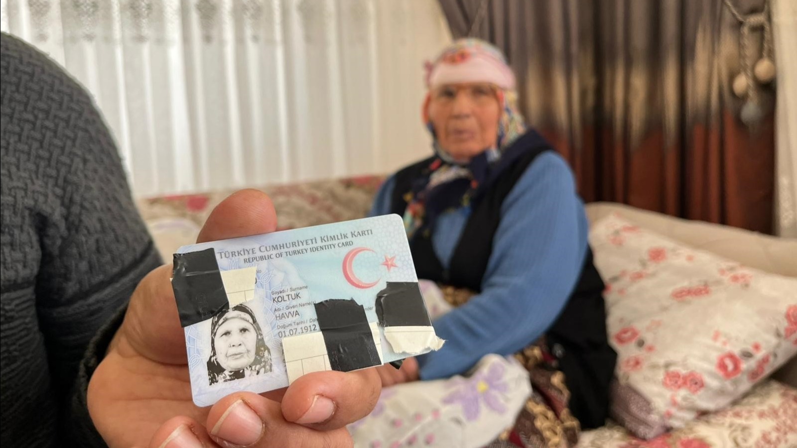 Kimliğe göre 113 yaşında ama gerçek bambaşka. "Annemin beni 68 yaşında doğurmuş olması lazım"