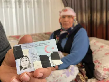 Kimliğe göre 113 yaşında ama gerçek bambaşka. "Annemin beni 68 yaşında doğurmuş olması lazım"