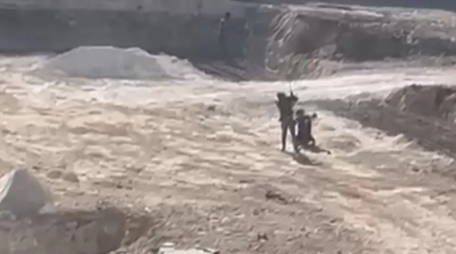 Okul inşaatında çocuk işçiye dayak. Görüntüler tepki çekti