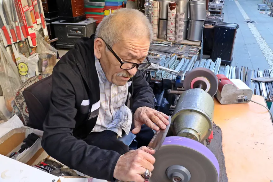 "50-60 BİN LİARAYA ÇIRAK BULAMIYORUZ"

 2