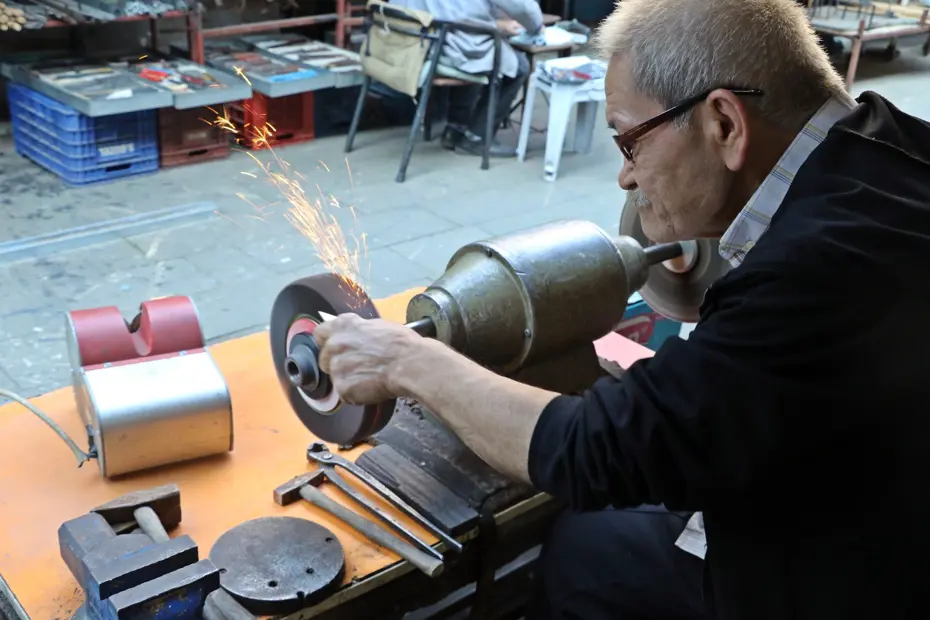 60 bin liraya çalışacak çırak bulamıyor. Dededen toruna miras kalan meslek