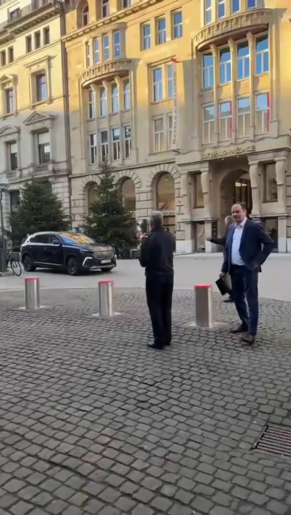 Hamburg Başkonsolosu Alver'e Togg eşlik etti