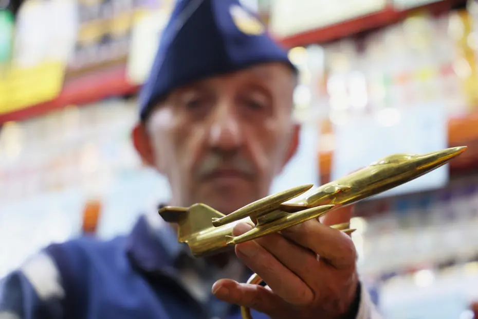 Pilotluk içinde ukde kaldı. 60 yılda 300'e yakın uçak maketi topladı