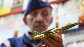 Pilotluk içinde ukde kaldı. 60 yılda 300'e yakın uçak maketi topladı