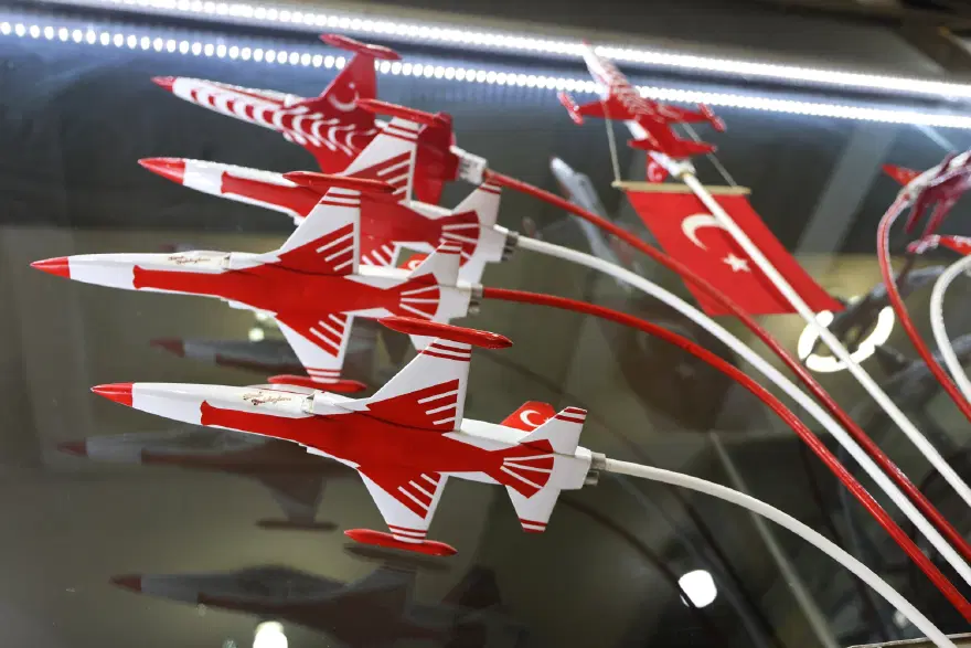 Pilotluk içinde ukde kaldı. 60 yılda 300'e yakın uçak maketi topladı 2 Pilotluk içinde ukde kaldı. 60 yılda 300'e yakın uçak maketi topladı 2