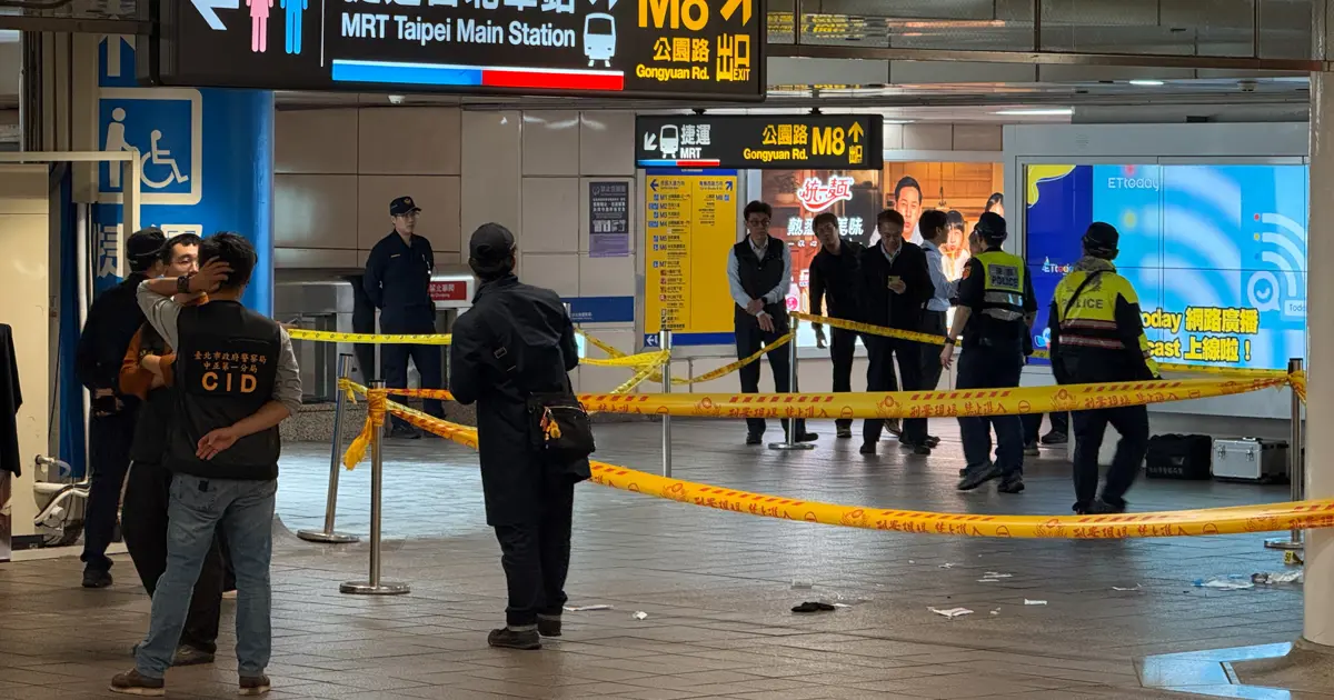 Tayvan'da metroda dehşet. Sis bombası atıp önüne geleni bıçakladı