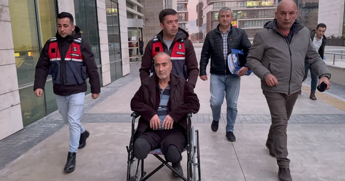 Uyuşturucu ticaretinden 11 yıl ceza yedi, tekerlekli sandalyeyle cezaevine götürüldü