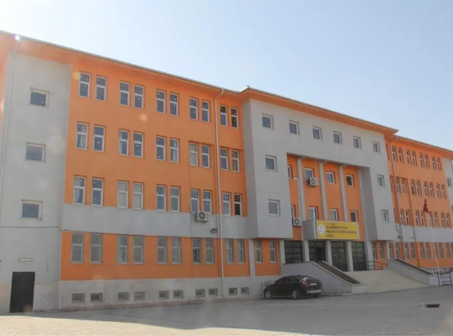 Cizre'deki lisede taciz iddiası: Öğretmen gözaltında