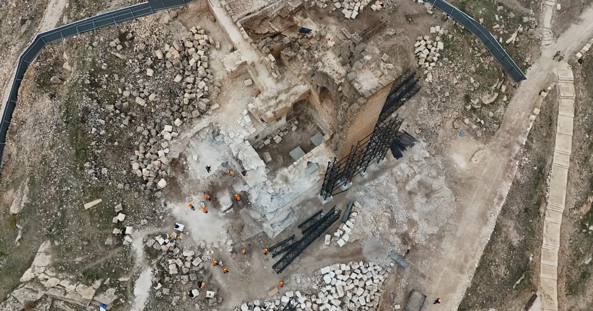 Zerzevan Kalesi'ndeki kazılar ve restorasyon çalışmaları devam ediyor