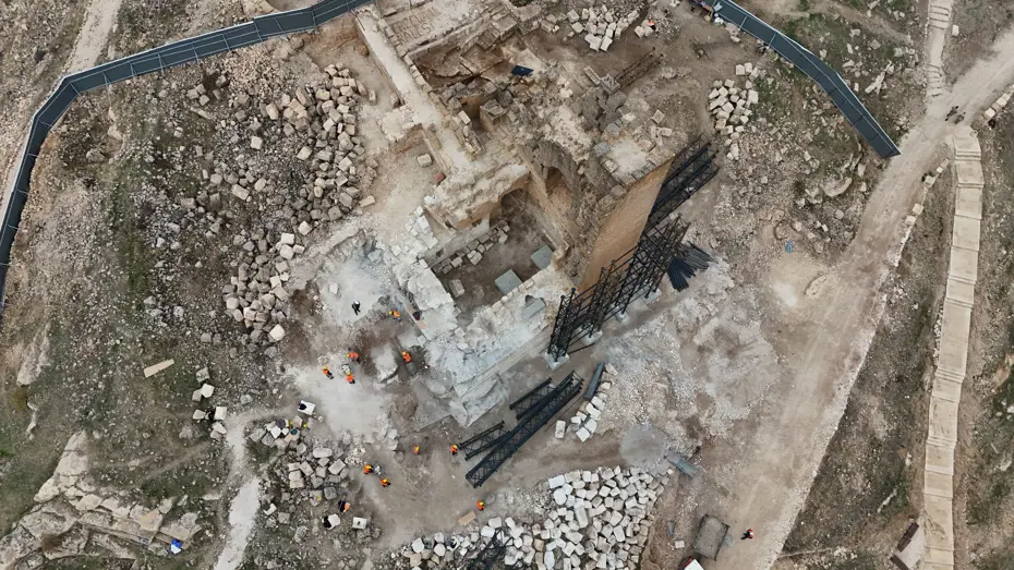 Zerzevan Kalesi'ndeki kazılar ve restorasyon çalışmaları devam ediyor