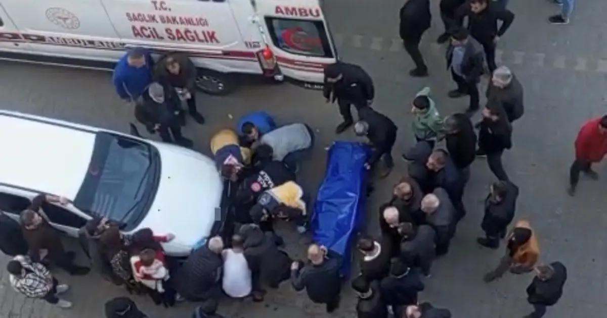 Boşanmak isteyen eşini çocuğunun yanında katletti