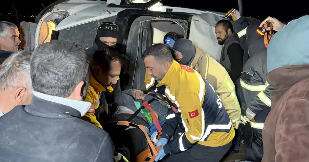 Kontrolden çıkan minibüs, şarampole devrildi: Yaralılar var