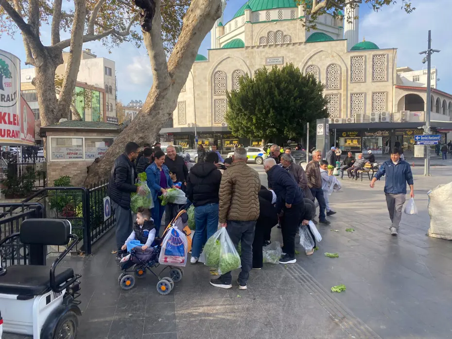 Ücretsiz dağıttı, dakikalar içinde tükendi. Tepki olarak yaptı