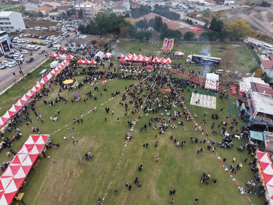 HAMSİ İÇİN METRELERCE KUYRUK

 1