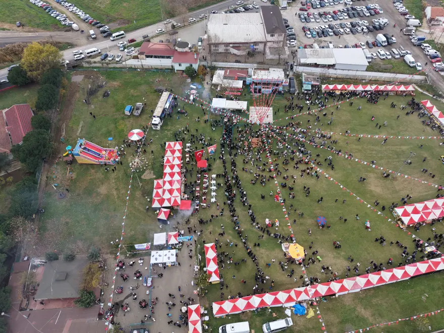 3 ton ücretsiz dağıtıldı, izdiham yaşandı. Metrelerce kuyruk 2