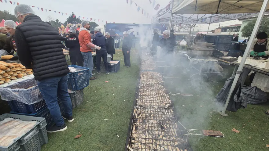 3 ton ücretsiz dağıtıldı, izdiham yaşandı. Metrelerce kuyruk 3