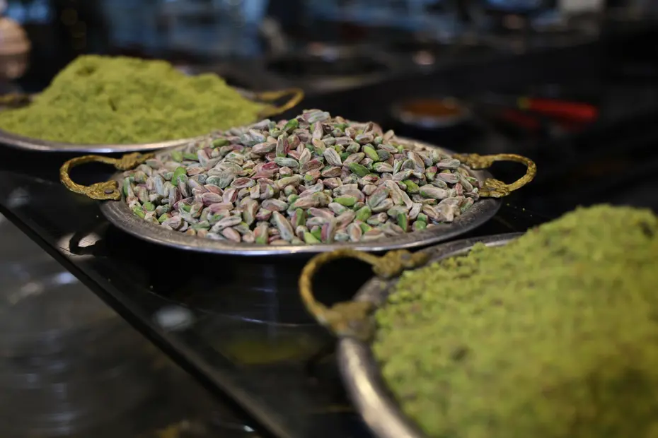 Kilosu altınla yarışıyor. Sahtekarlar gıda boyası ve bezelye kullanıyor