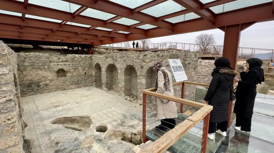 Karadeniz'in Zeugması'nda hamam ve kilise gün yüzüne çıktı. Büyük ilgi görüyor Karadeniz'in Zeugması'nda hamam ve kilise gün yüzüne çıktı. Büyük ilgi görüyor
