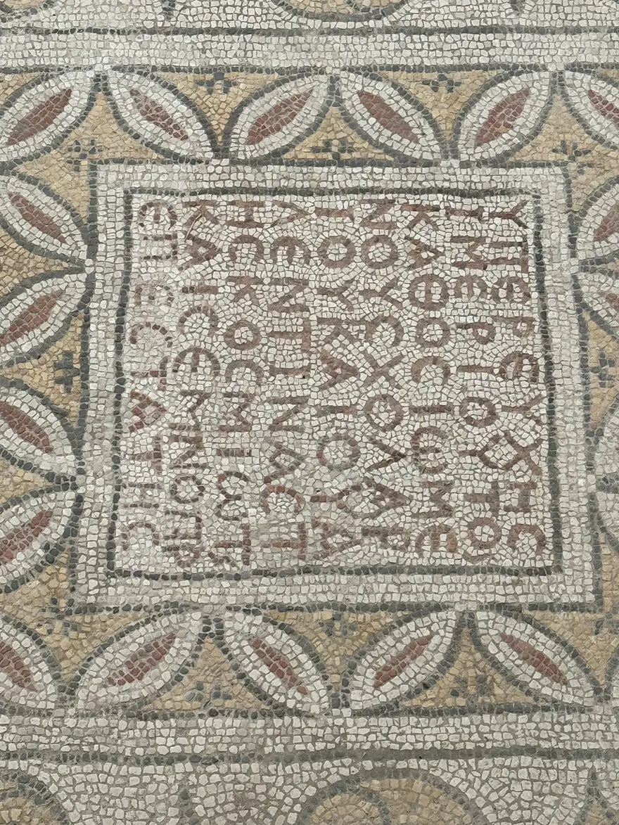 TARİHİ DOKU ZİYARETÇİLERİ ETKİLİYOR 1 TARİHİ DOKU ZİYARETÇİLERİ ETKİLİYOR 1