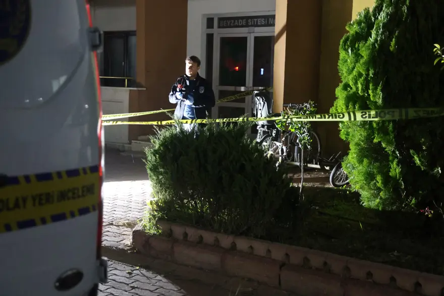 Eşini 22 bıçak darbesiyle katletti. "Kolumda Ebru yazıyor, sonsuzluk işareti var" diyerek kendini savundu 1