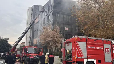 Bağdat Caddesi'nde 5 katlı binada yangın çıktı