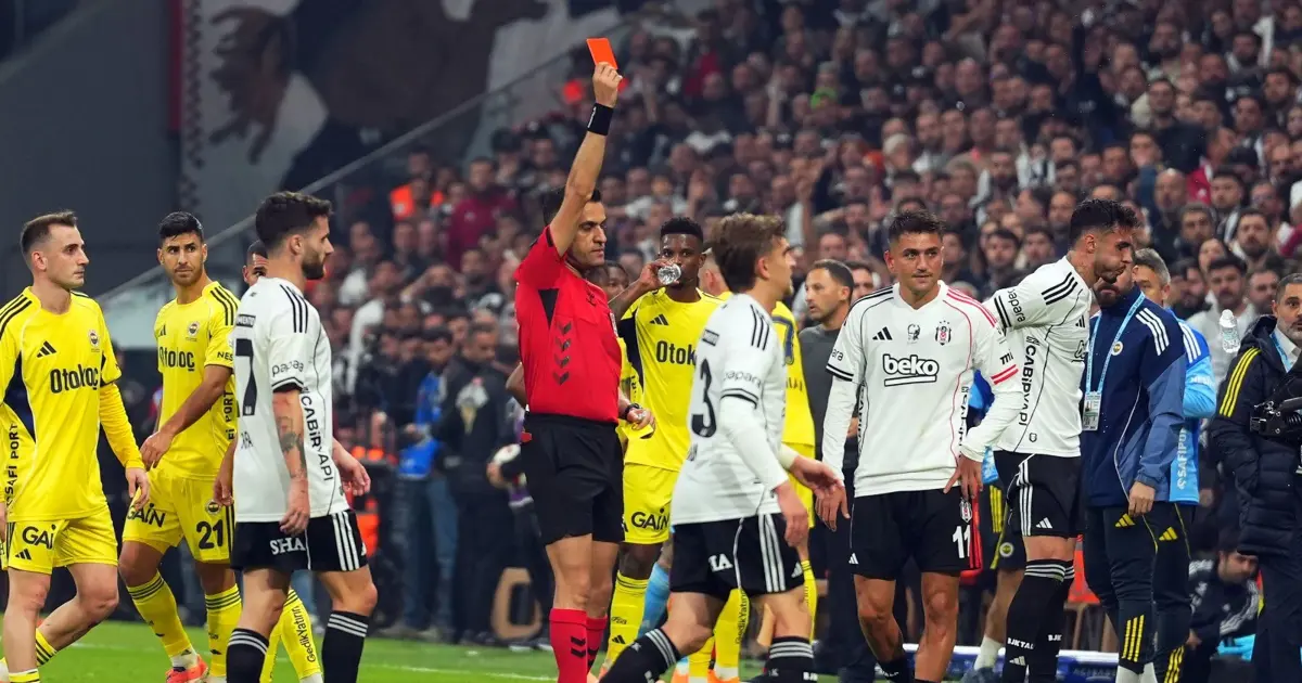 Süper Lig'in kart raporu | Hakemlerden 676 sarı, 38 kırmızı kart, işte en çok kart çıkan takım