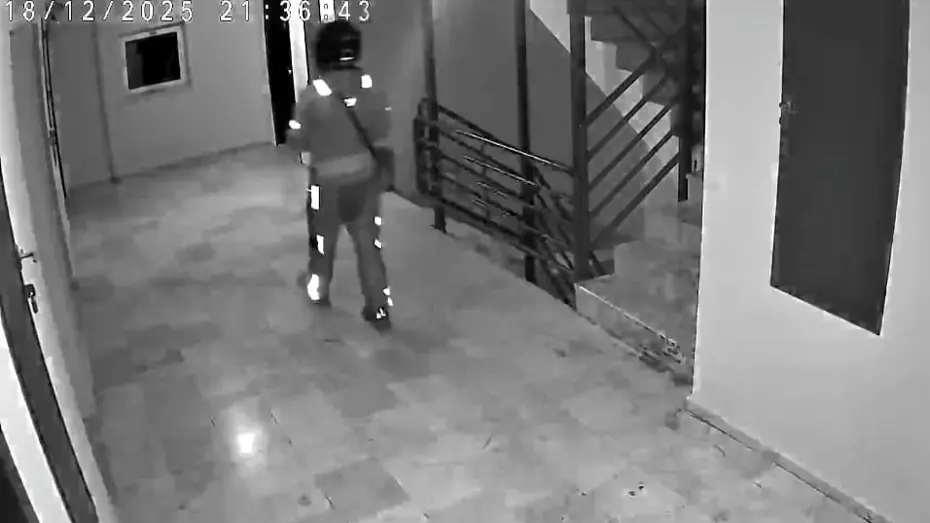 Kurye sipariş getirdiği binaya tuvaletini yaptı