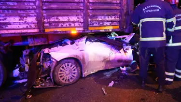 Kastamonu'da TIR'a çarpan otomobildeki 1 kişi öldü, 2 kişi yaralandı