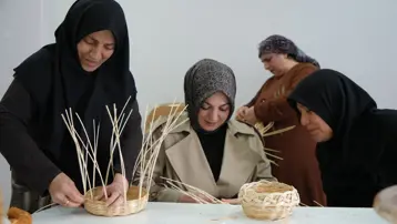 Kanser hastası kadınlara rattan terapisi şifa oluyor 