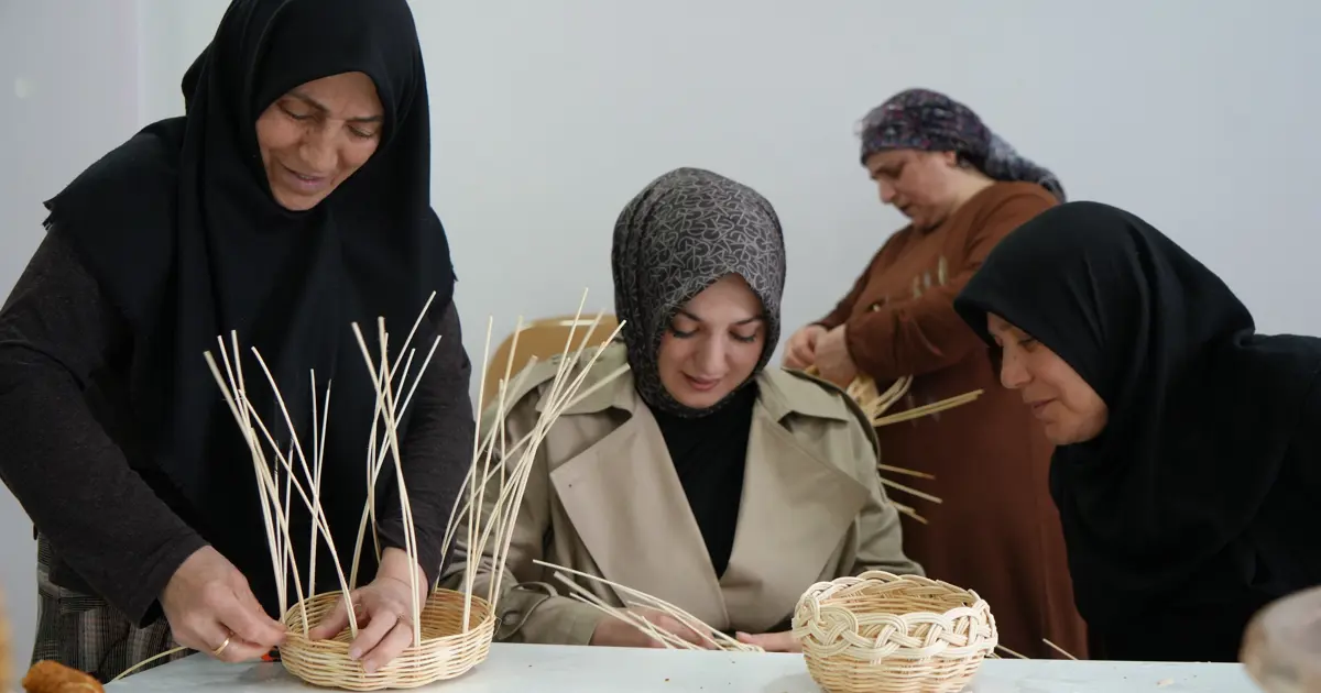 Kanser hastası kadınlara rattan terapisi şifa oluyor