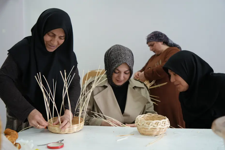 Kanser hastası kadınlara rattan terapisi şifa oluyor