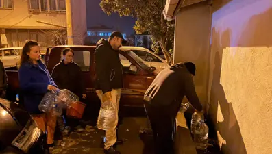 İlçede sular kesildi, hayat durma noktasına geldi. Marketlerde bile su kalmadı