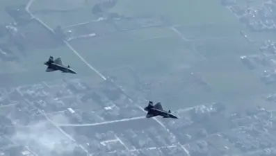 KIZILELMA’dan akıllı filo otonomisi ile kol uçuşu