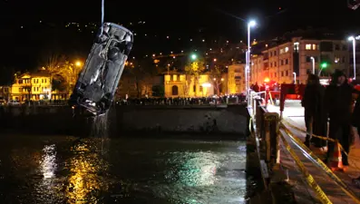 Amasya'da otomobil köprüden nehre uçtu