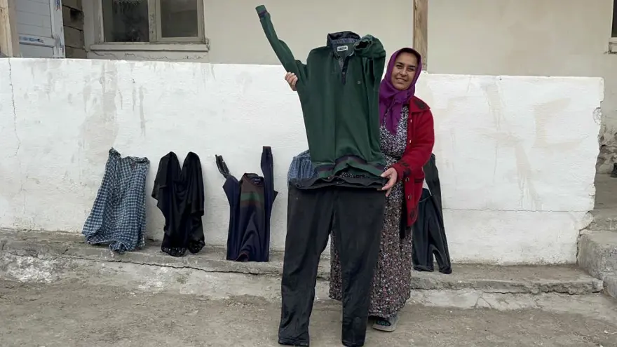 KURUMAYA ASILAN KIYAFETLER DONDU 6