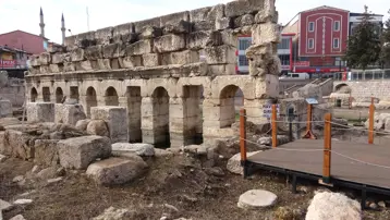 Halk arasında şifalı olduğuna inanılıyor. ‘Kral Kızı Hamamı' 2 bin yıldır ayakta