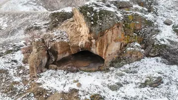 Geçmişte barınak olarak kullanılıyordu. ''Kara Mağara'' hikayesiyle ilgi çekiyor