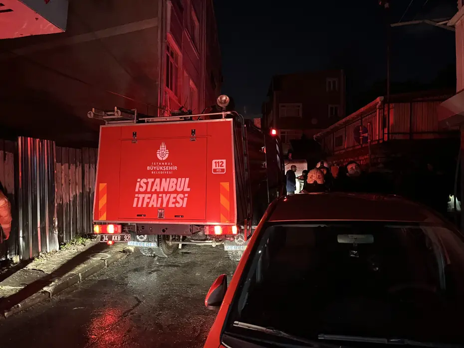 İstanbul’da 5 katlı binada yangın. 6 kişi dumandan etkilendi