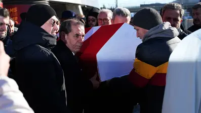 Galatasaray'ın eski futbolcusu Gökmen Özdenak'a veda: "Özel bir sayfası olacak"
