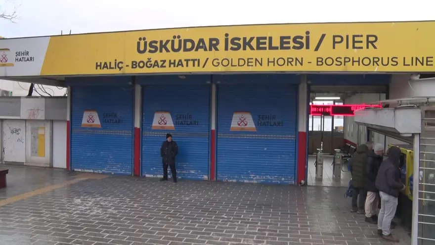 80 kilometrelik fırtına. Sokağa çıkan yürüyemedi, olduğu yerde durup bekledi 4 80 kilometrelik fırtına. Sokağa çıkan yürüyemedi, olduğu yerde durup bekledi 4