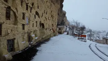 Atatürk'ün atalarının bu köyden geldiğine inanılıyor. En az bin yıllık oyuklar var