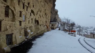 Atatürk'ün atalarının bu köyden geldiğine inanılıyor. En az bin yıllık oyuklar var