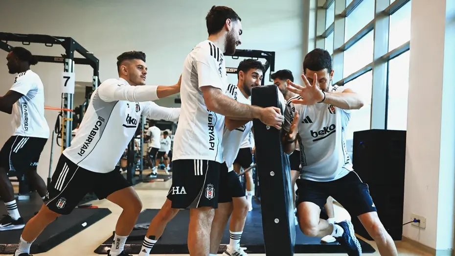 Beşiktaş, çalışmalarına salonda devam etti