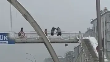 Diyarbakır'da kartopu attığı gerekçesiyle çocukları darp eden şoför tutuklandı