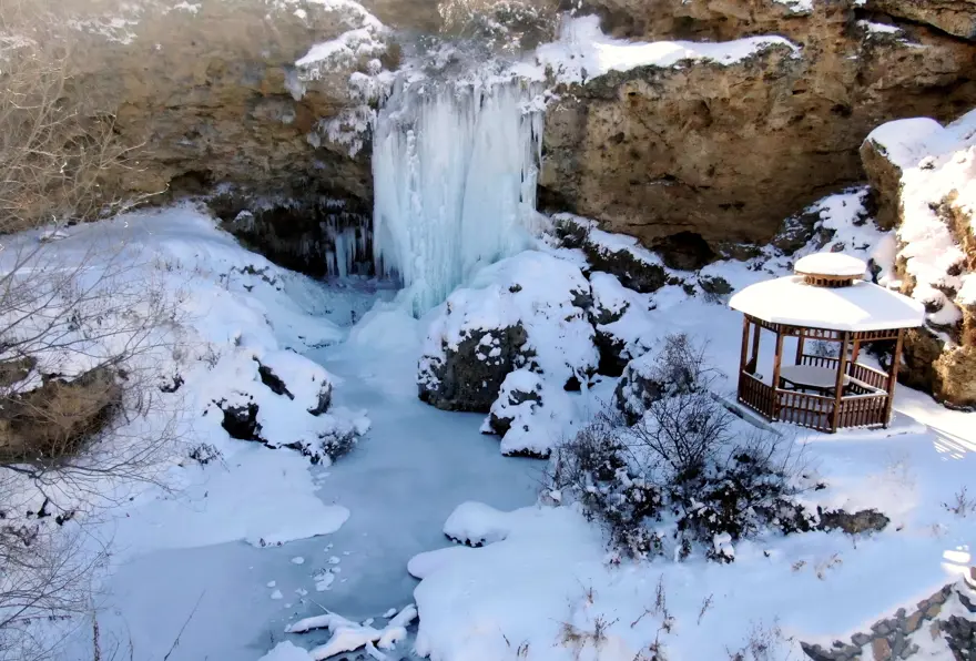Bayburt'ta buzdan "görsel şölen" oluştu 