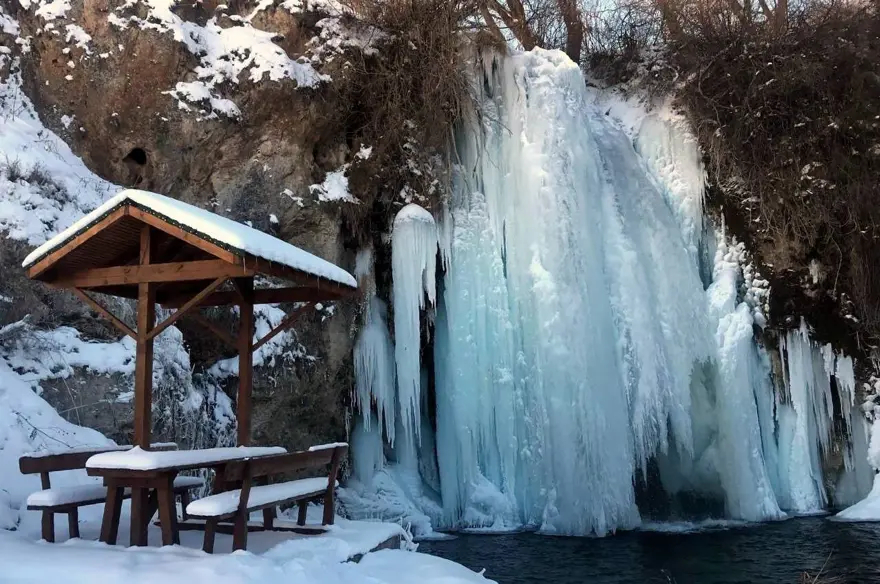 Bayburt'ta buzdan "görsel şölen" oluştu 1