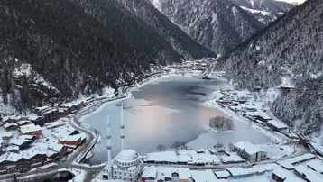 Uzungöl dondu. Kartpostallık görüntüler ortaya çıktı